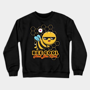 Funny Bee Saying Quote Bee Cool and Bee Kind. Crewneck Sweatshirt